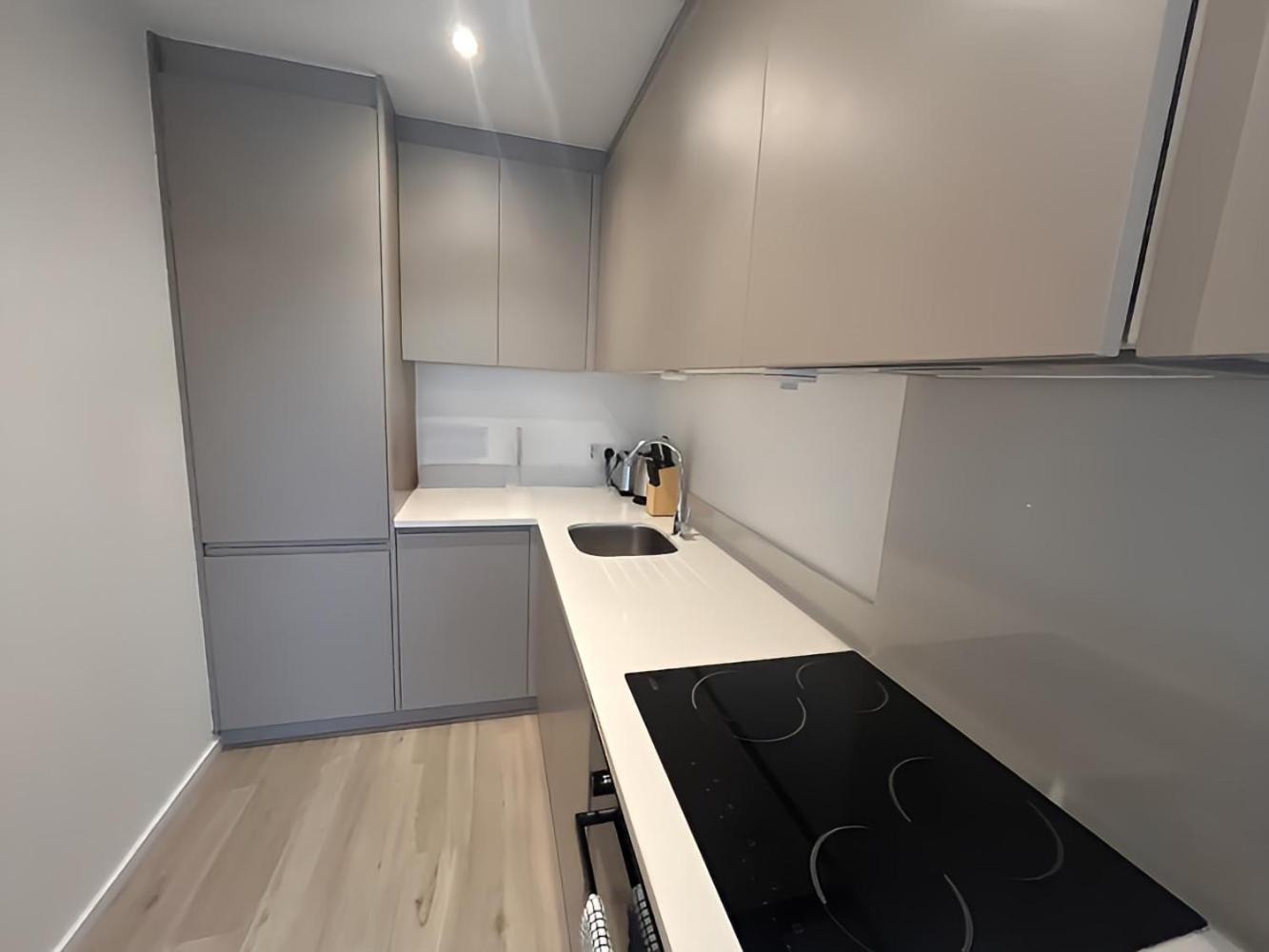 1Br Luxury Flat At Train Station - Long Stays Welcome - Just Ask ミルトン・ケインズ エクステリア 写真