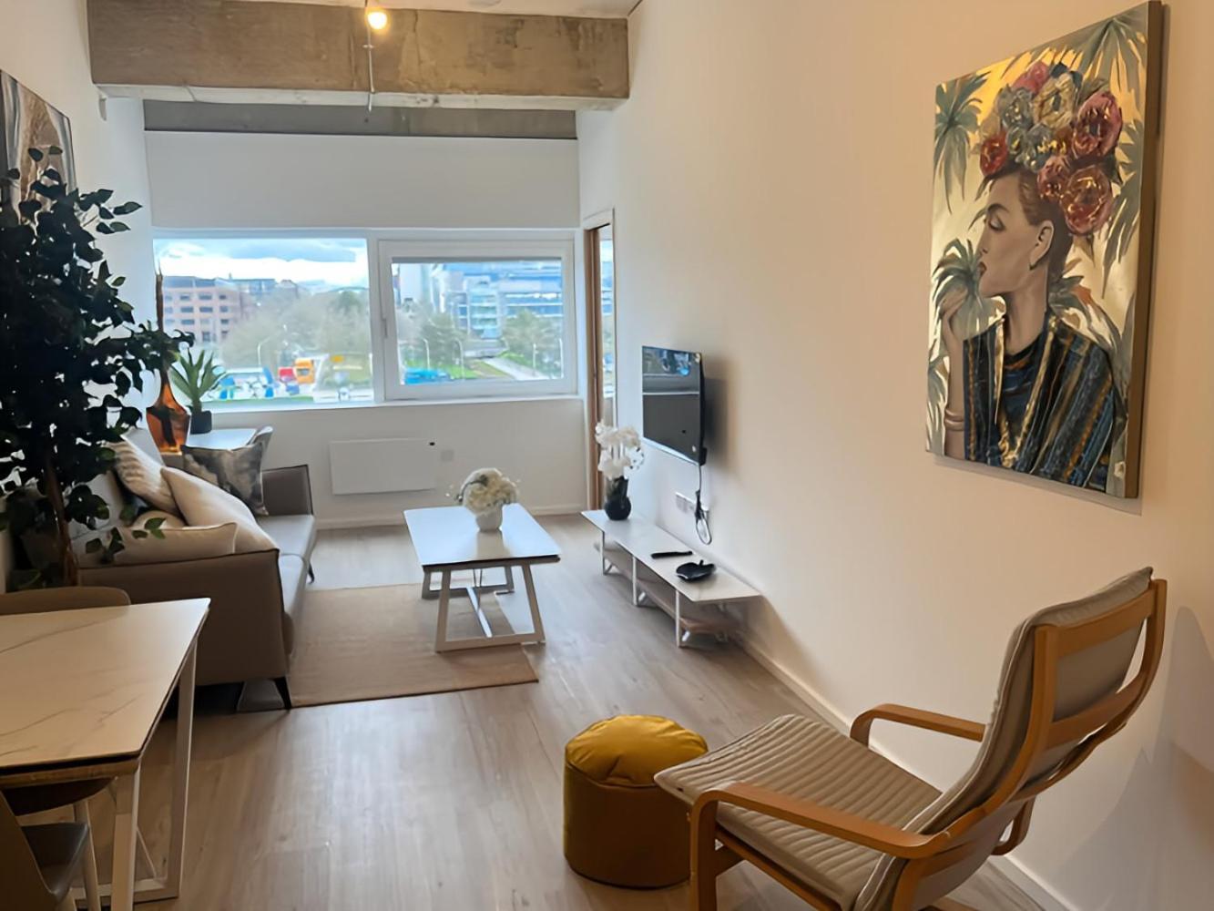 1Br Luxury Flat At Train Station - Long Stays Welcome - Just Ask ミルトン・ケインズ エクステリア 写真