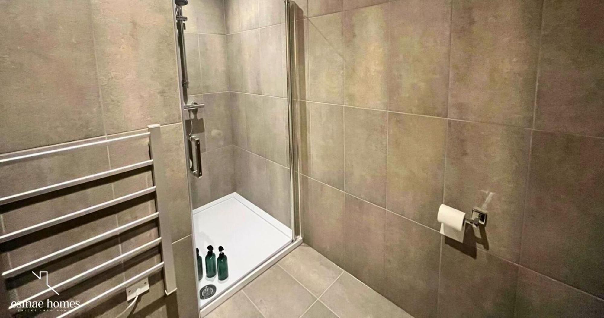 1Br Luxury Flat At Train Station - Long Stays Welcome - Just Ask ミルトン・ケインズ エクステリア 写真