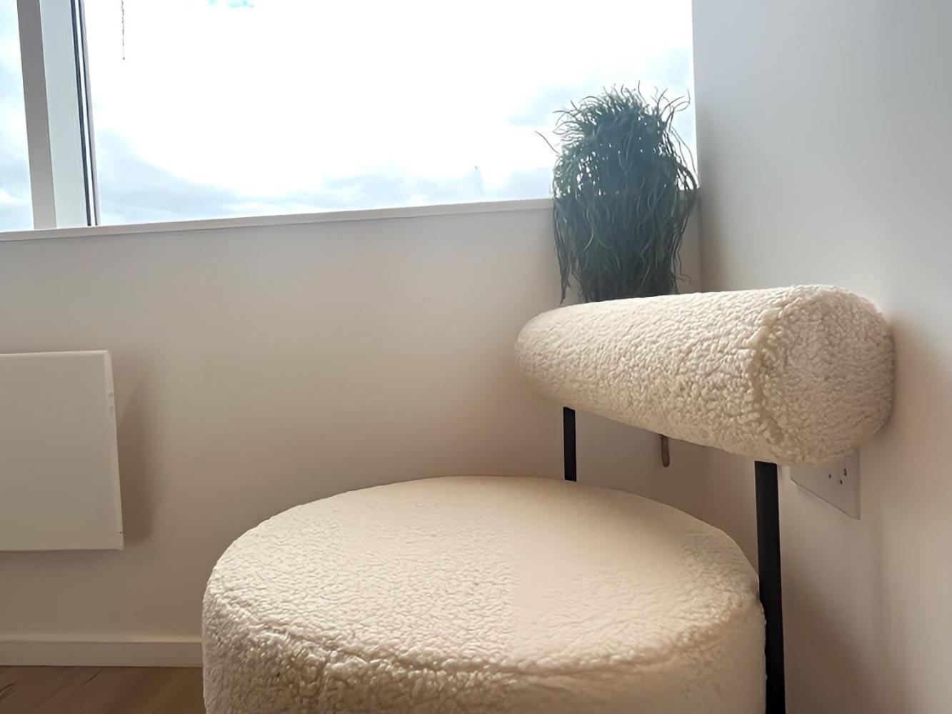 1Br Luxury Flat At Train Station - Long Stays Welcome - Just Ask ミルトン・ケインズ エクステリア 写真