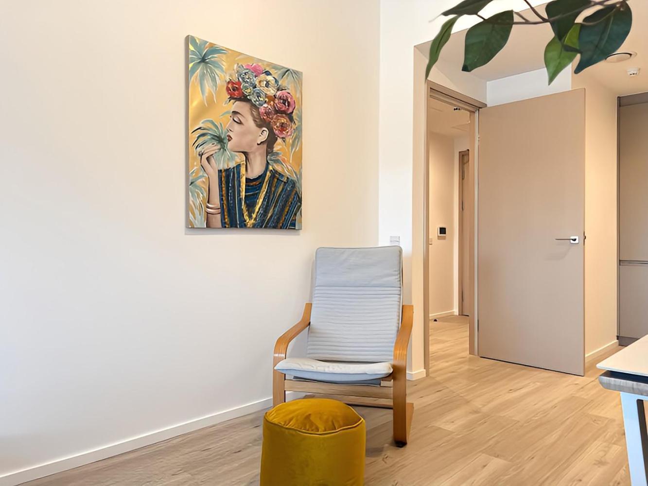 1Br Luxury Flat At Train Station - Long Stays Welcome - Just Ask ミルトン・ケインズ エクステリア 写真