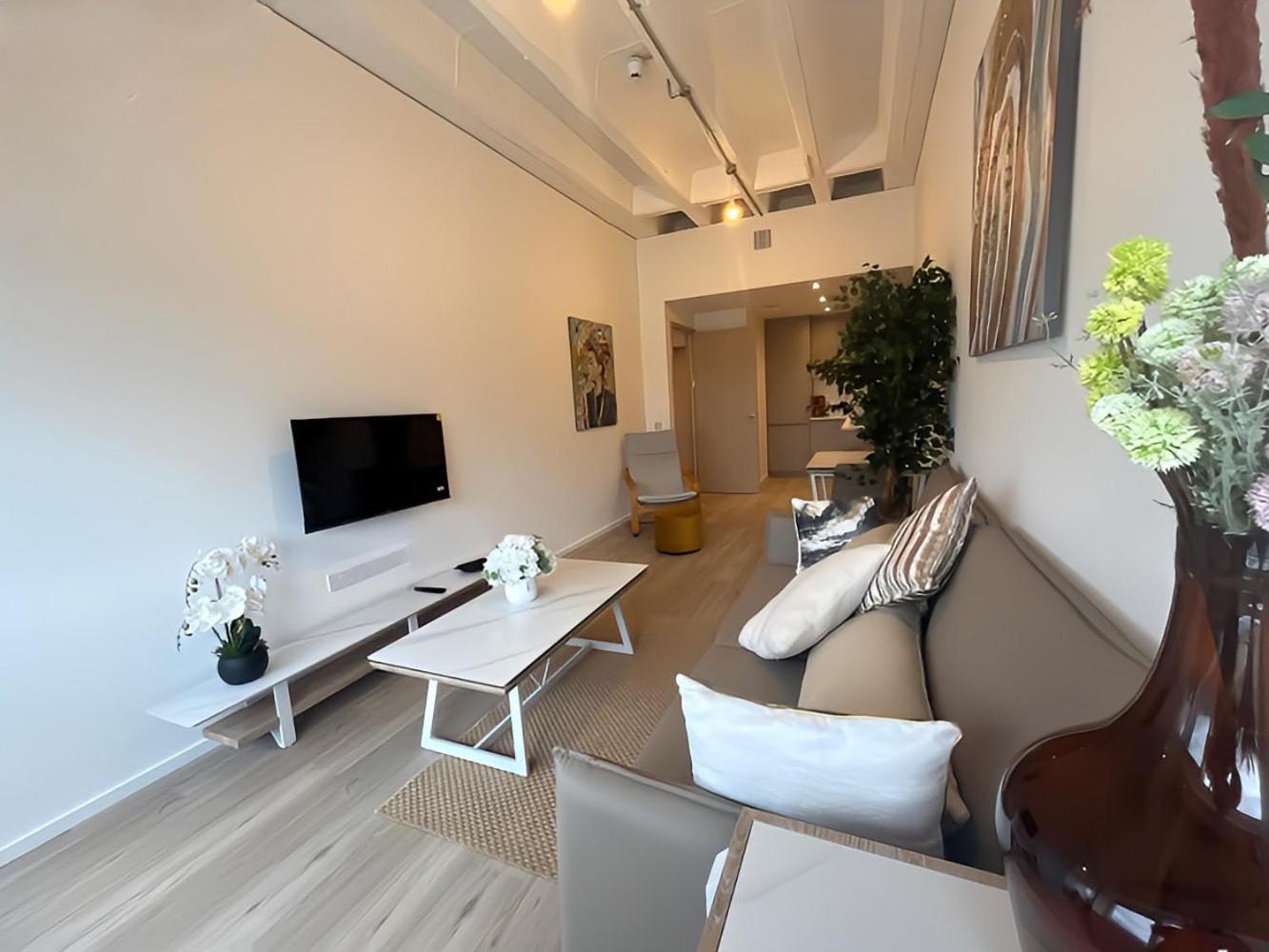 1Br Luxury Flat At Train Station - Long Stays Welcome - Just Ask ミルトン・ケインズ エクステリア 写真