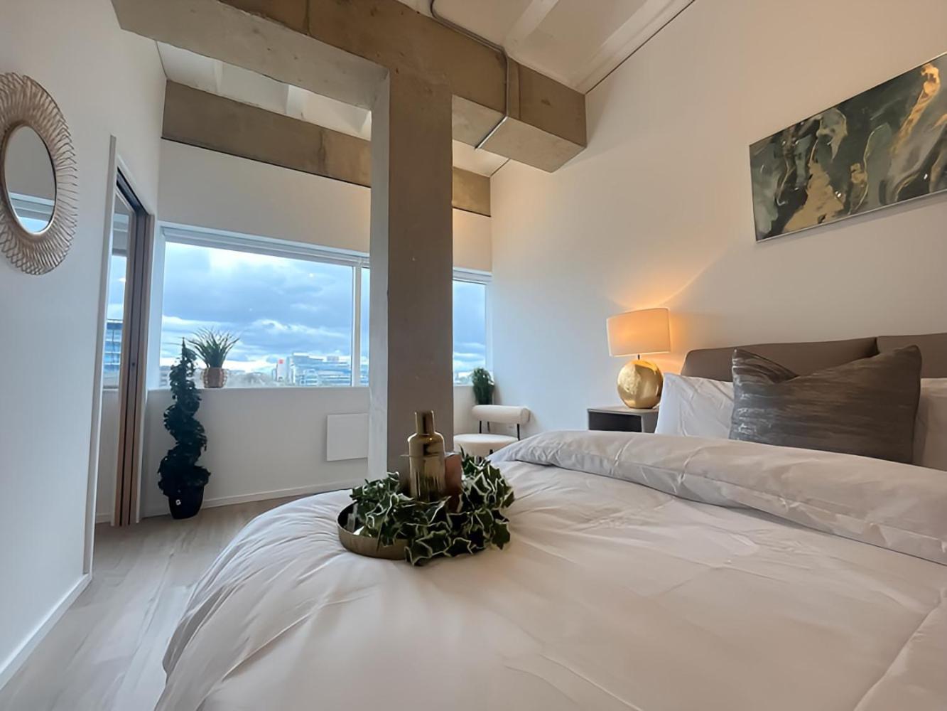 1Br Luxury Flat At Train Station - Long Stays Welcome - Just Ask ミルトン・ケインズ エクステリア 写真