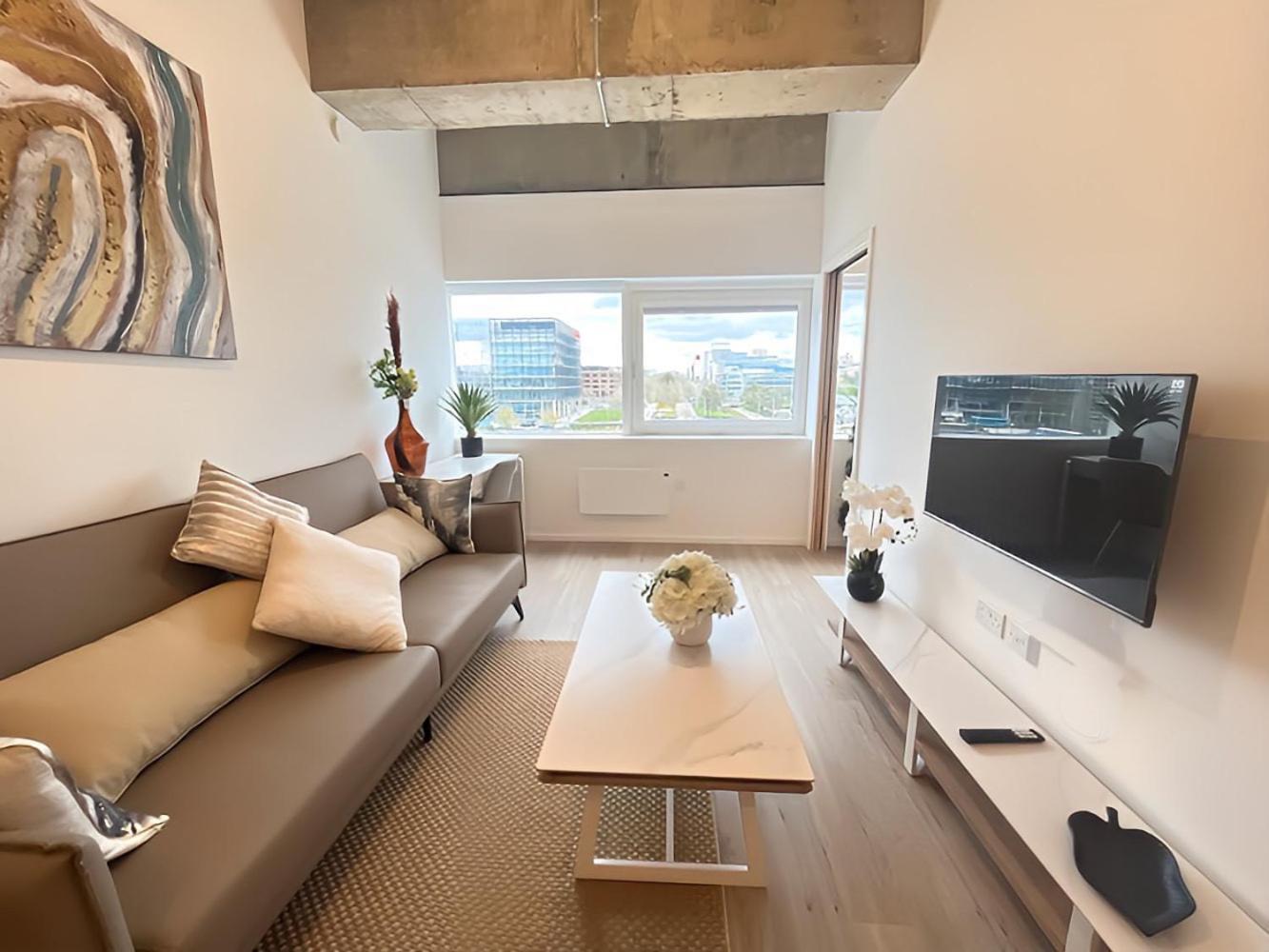1Br Luxury Flat At Train Station - Long Stays Welcome - Just Ask ミルトン・ケインズ エクステリア 写真